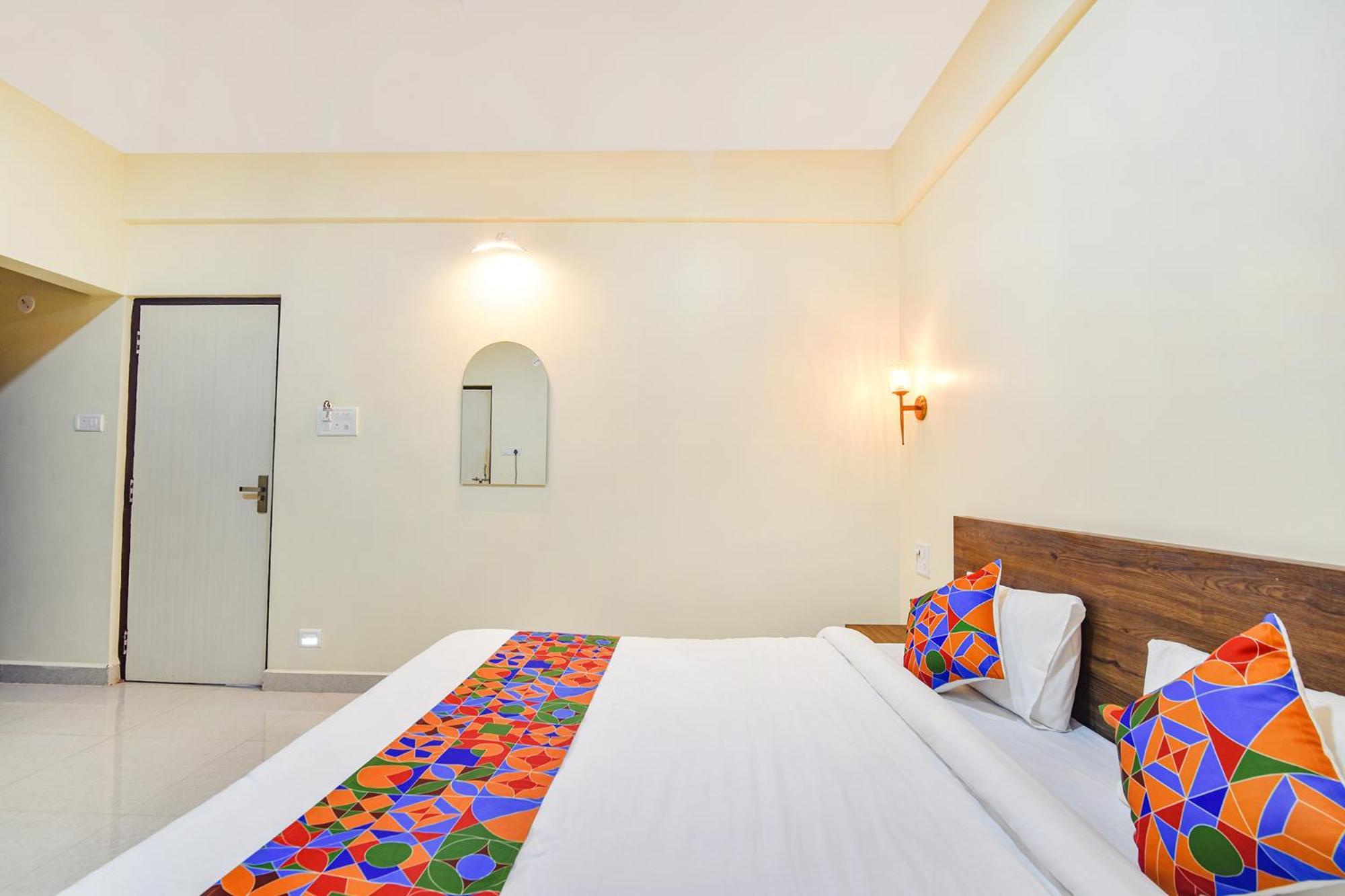 Fabhotel Baga Tulip - 500M From Baga Beach エクステリア 写真